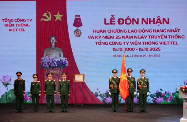 Viettel Telecom nhận Huân chương Lao động hạng Nhất và kỷ niệm 25 năm Ngày truyền thống