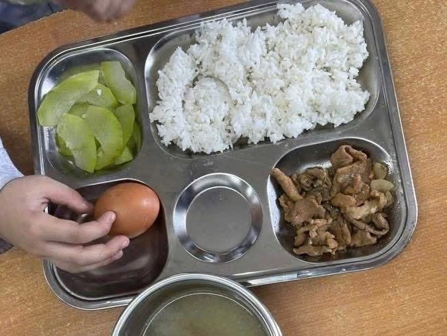 Đình chỉ ăn bán trú, cắt hợp đồng đơn vị cung cấp suất ăn sau sự cố thực phẩm ôi thiu