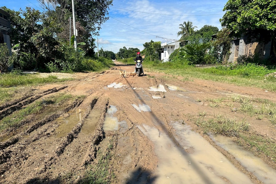 Quảng Ngãi: Dân ngán ngẩm vì sau 18 năm hiến đất, tuyến đường vẫn "án binh bất động"