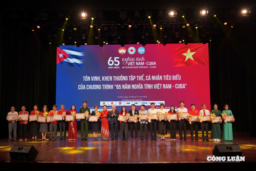 Ấm áp nghĩa tình Việt Nam - Cuba trong lễ tổng kết chương trình ủng hộ nhân dân Cuba