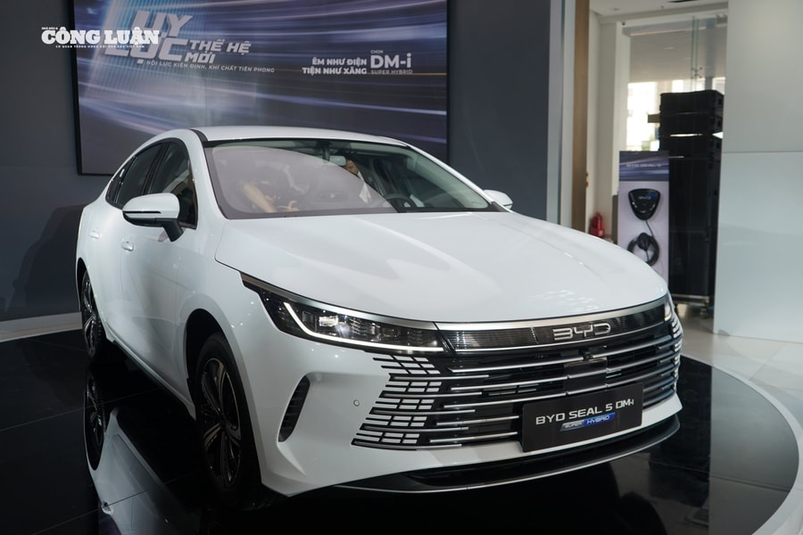 Ra mắt BYD Seal 5, sedan cỡ PHEV giá dưới 700 triệu đồng