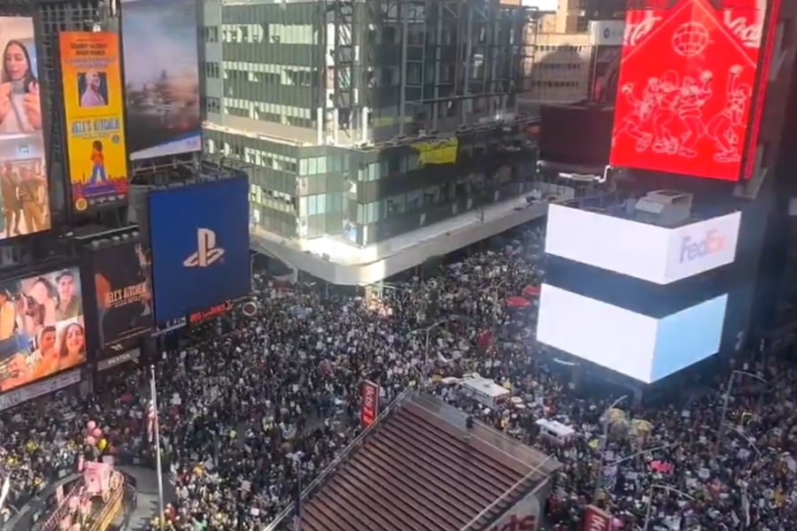 Biển người biểu tình 'No Kings' lan rộng khắp nước Mỹ