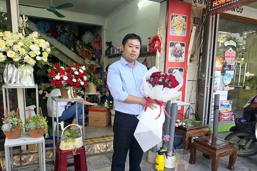 Hạ Long 20/10: Sắc hoa rực rỡ và lời gửi gắm yêu thương