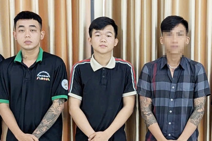 Điều tra nhóm thanh thiếu niên giả danh Công an cướp xe máy