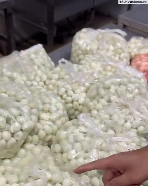 Chính quyền 'chữa cháy' nhờ trường khác nấu giúp bữa trưa sau vụ trứng cút bốc mùi