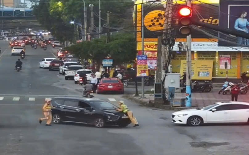 Lời khai của đối tượng lao xe ô tô vào cán bộ Công an tỉnh Nghệ An