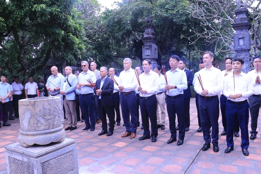 Đoàn đại biểu Quốc hội Hungary thăm tỉnh Ninh Bình