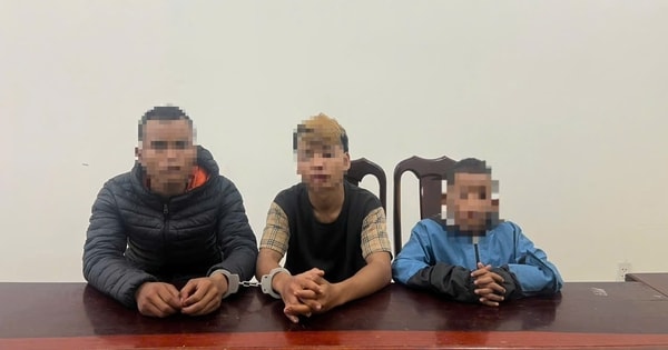 Nhóm thanh thiếu niên táo tợn dùng dao khống chế chủ nhà, cướp tài sản