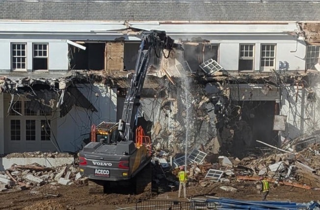 Nhà Trắng bắt đầu phá dỡ và xây dựng phòng khiêu vũ giá 200 triệu USD