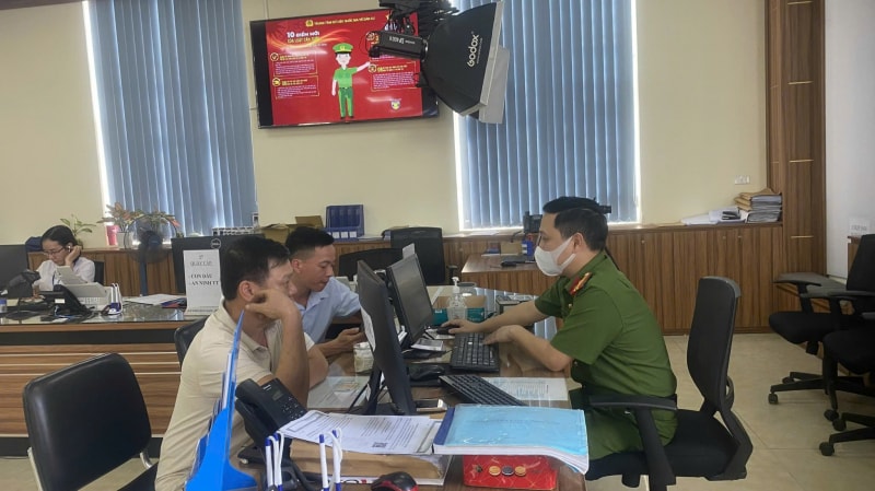 Người dân chỉ cung cấp bản sao GCN và CCCD không cần công chứng khi làm xác thực thông tin chủ sử dụng đất ở, nhà ở