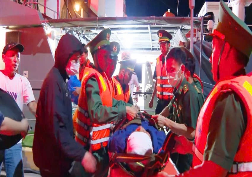 Gia Lai: Kịp thời đưa thuyền viên gặp nạn trên biển vào đất liền cấp cứu