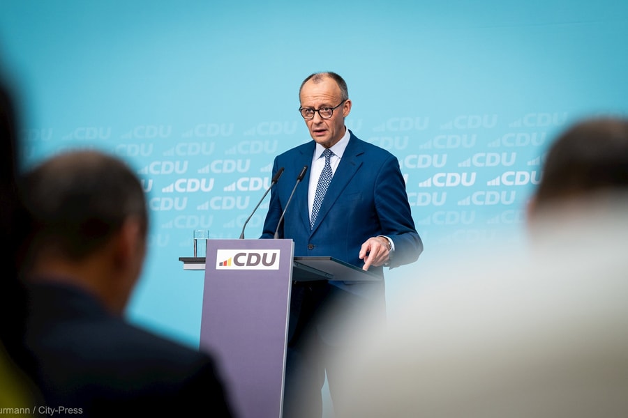 Biểu tình phản đối phát biểu của Thủ tướng Đức về người di cư