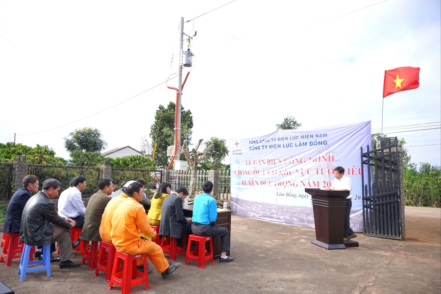 Thắp lên ánh sáng niềm tin trên những miền quê yêu dấu