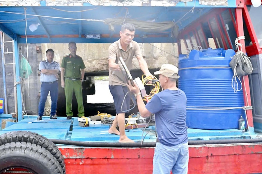 Quảng Ninh: Khởi tố 2 bị can tháo 13 thiết bị giám sát tàu cá VMS