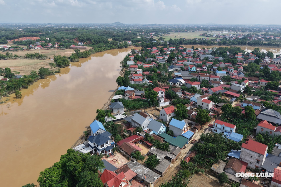 Hệ lụy khôn lường từ việc xây nhà sát bờ sông