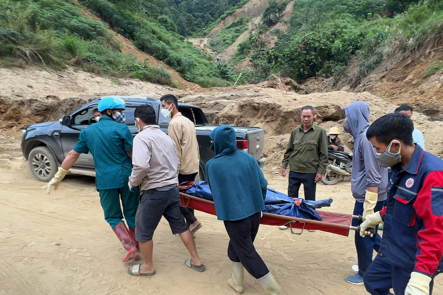 Lào Cai: Đã tìm thấy thi thể cuối cùng trong vụ xe bán tải bị sạt lở đất đá làm 3 người tử vong