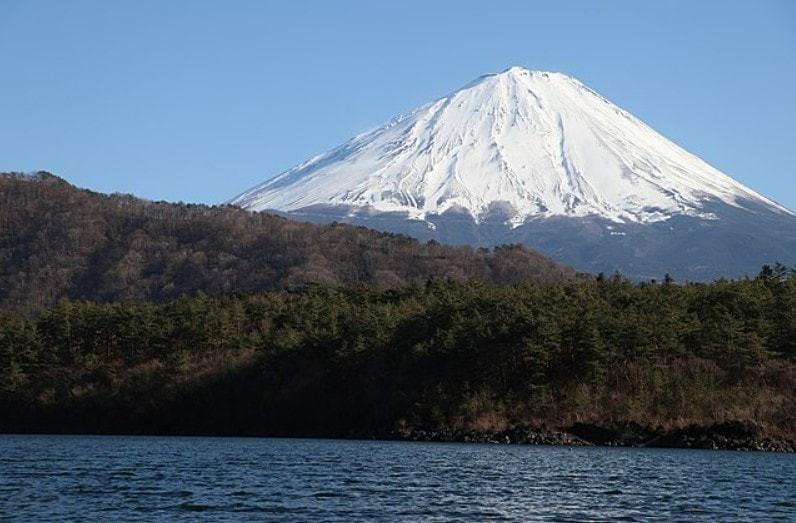 Núi Phú Sĩ đón tuyết đầu mùa muộn hơn trung bình 21 ngày