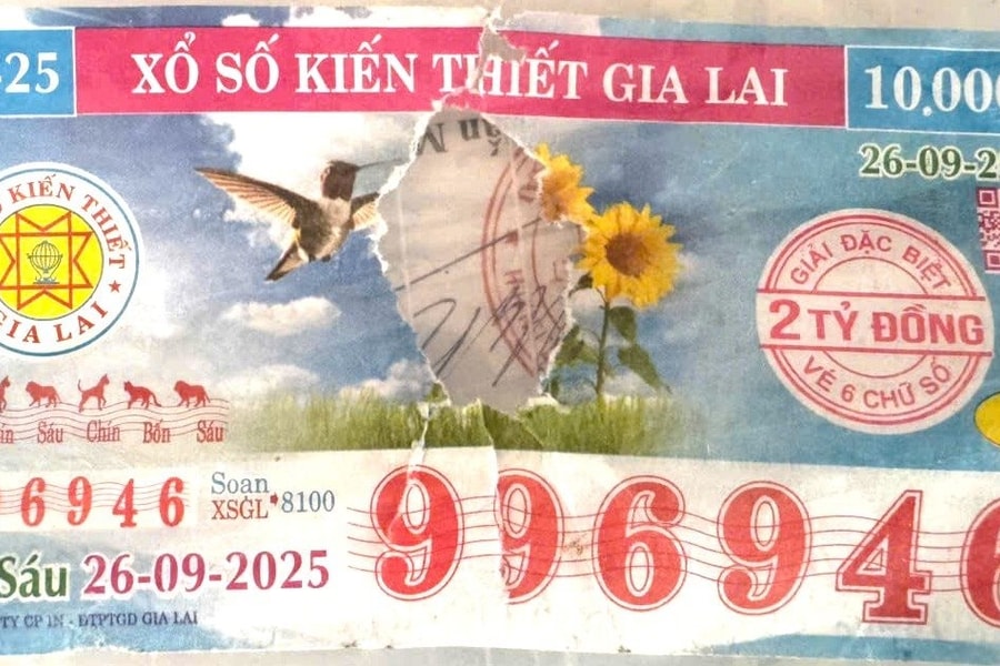 Gia Lai: Chủ nhân tờ vé số trúng giải độc đắc bị rách đã nhận hơn 1,8 tỷ đồng