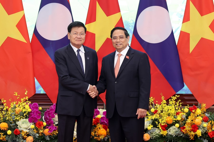 Việt Nam luôn dành ưu tiên cao nhất cho mối quan hệ đặc biệt 'có một không hai' với Lào