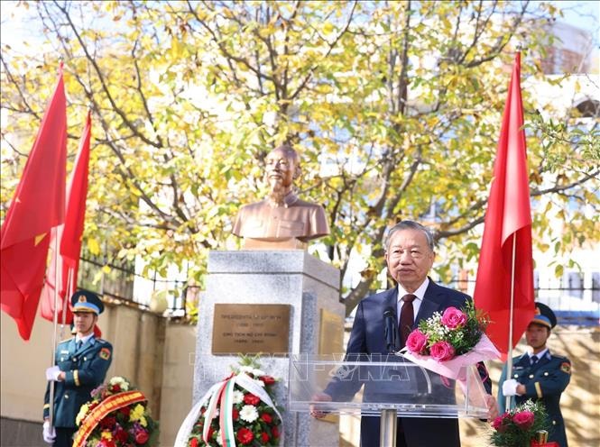 Tổng Bí thư Tô Lâm dự Lễ khánh thành Tượng đài Chủ tịch Hồ Chí Minh tại Đại sứ quán Việt Nam ở Bulgaria