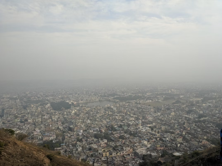 Ấn Độ thử nghiệm gieo mây để 'rửa sạch' bầu trời ô nhiễm ở New Delhi