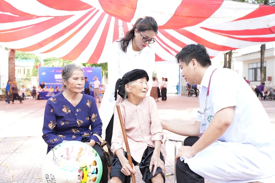 Góp ý các văn kiện Đại hội Đảng XIV: Huy động nguồn lực xã hội – giải pháp then chốt chăm lo sức khỏe nhân dân