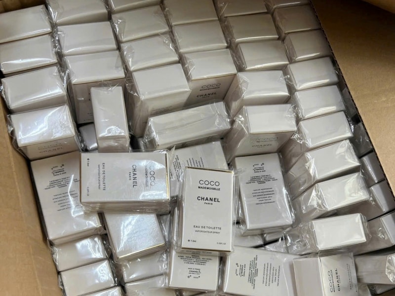 Triệt phá đường dây sản xuất nước hoa 'hàng hiệu' bằng công thức tự chế