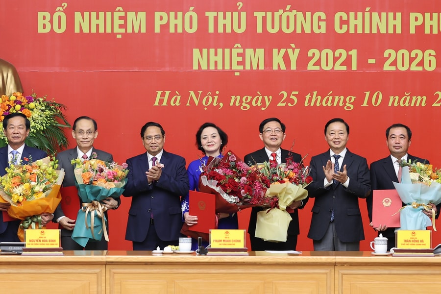 Thủ tướng Phạm Minh Chính trao quyết định bổ nhiệm và giao nhiệm vụ cho 2 Phó Thủ tướng, 3 Bộ trưởng