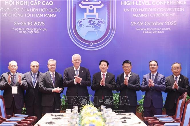 Chủ tịch nước Lương Cường tiếp Tổng Công tố Liên bang Nga