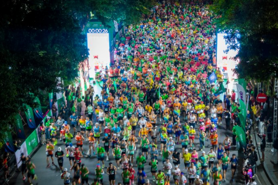 Huỳnh Anh Khôi và Hồng Lệ vô địch Giải Marathon quốc tế Hà Nội 2025