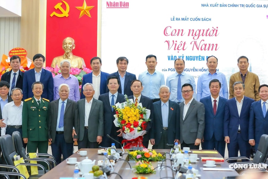 Cuốn sách ‘Con người Việt Nam trong kỷ nguyên mới’: Giàu văn hoá, lý luận và đầy ắp chất đời, tính thời đại