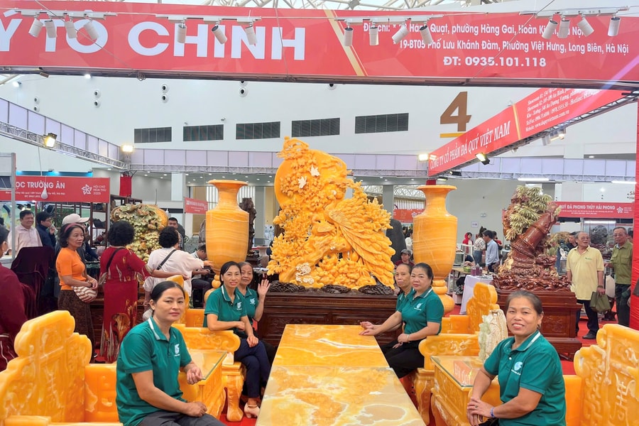Gian hàng đá quý tiền tỷ ‘độc nhất vô nhị’ tại Hội chợ Mùa Thu 2025