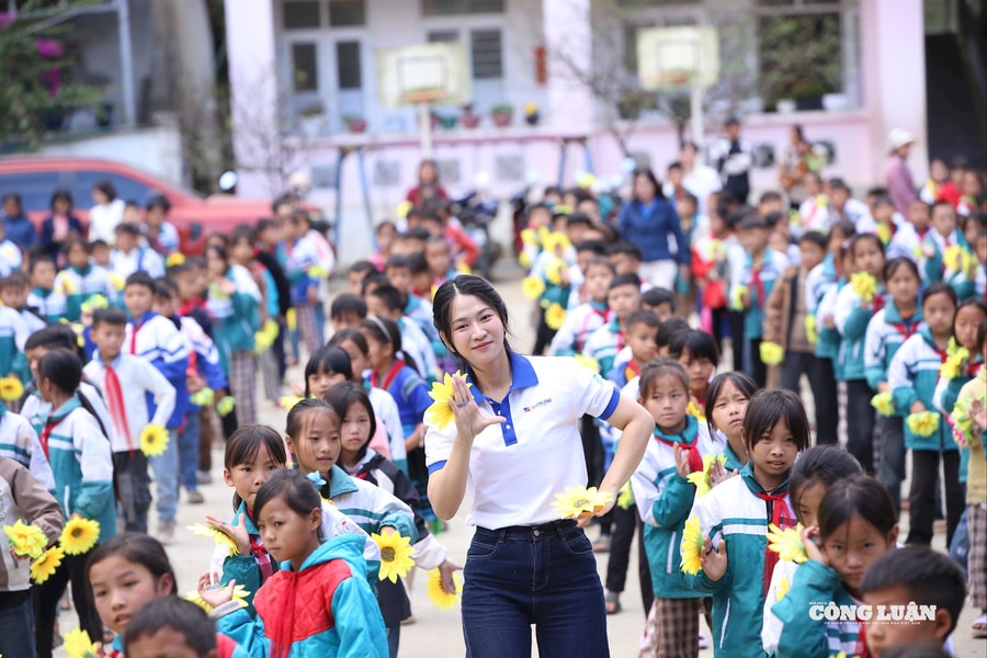 “Chia sẻ cùng thầy cô 2025” khởi động tại Lai Châu, triệu trái tim Việt cùng viết lời tri ân