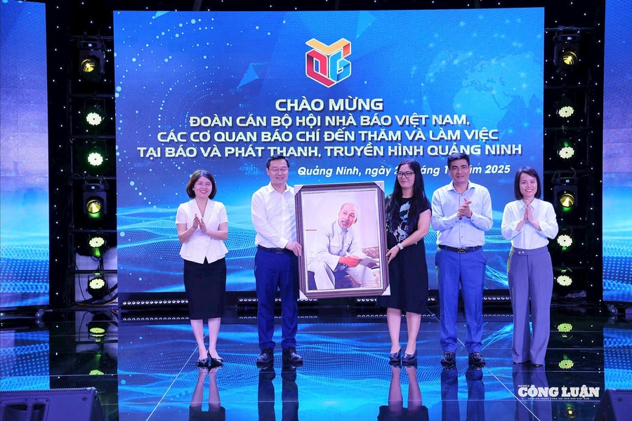 Đoàn công tác Hội Nhà báo Việt Nam thăm và làm việc tại Báo và Phát thanh - Truyền hình Quảng Ninh