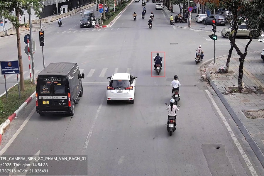 Sau gần 2 tháng, camera AI phát hiện hơn 7.000 người vượt đèn đỏ ở Hà Nội