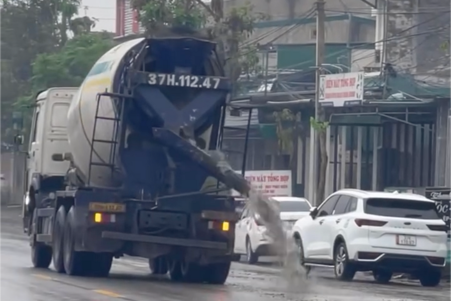 Nghệ An: Xử lý lái xe trộn bê tông để rơi vãi ra đường từ tin báo của người dân