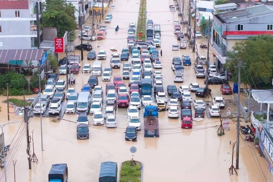 3 người thiệt mạng, 5 người mất tích trong đợt mưa lũ dữ dội ở miền Trung