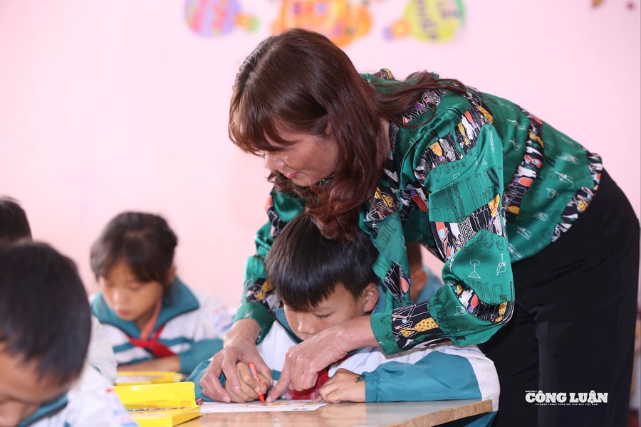 Phụ huynh nói gì trước đề xuất công khai tên giáo viên vi phạm dạy thêm?