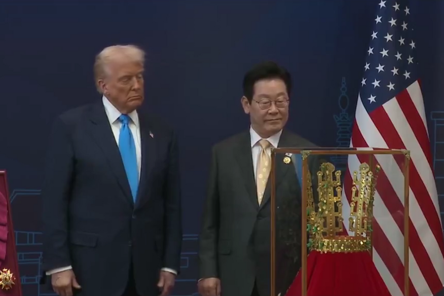 Hàn Quốc trao huân chương cao quý nhất và vương miện vàng cho ông Trump