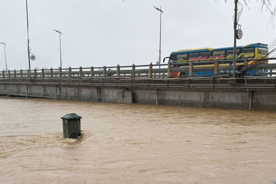 Phương tiện được lưu thông trở lại qua cầu Châu Ổ trên Quốc lộ 1