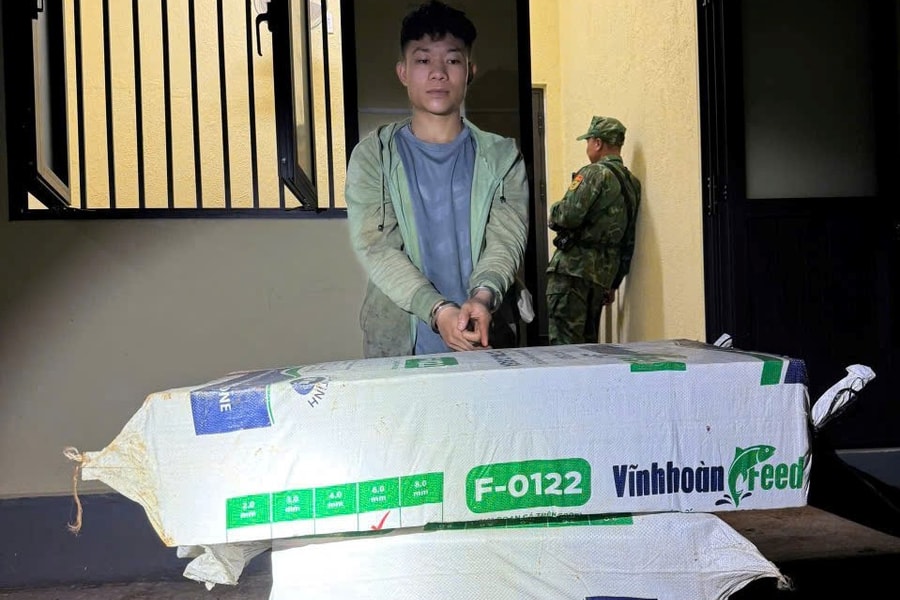 Bắt giữ đối tượng vận chuyển gần 1 tạ pháo nổ từ biên giới về bán kiếm lời