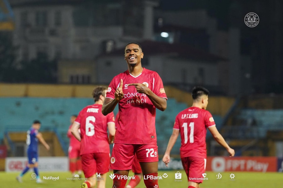 CAHN vượt qua PVF-CAND, chia sẻ ngôi đầu V.League