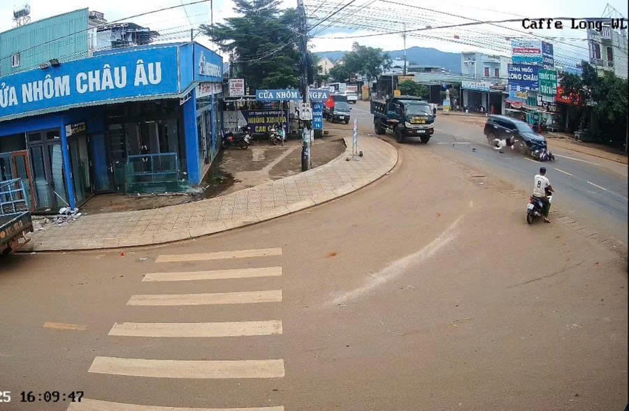 Tài xế ô tô say xỉn tông 2 người thương vong rồi bỏ trốn khỏi hiện trường