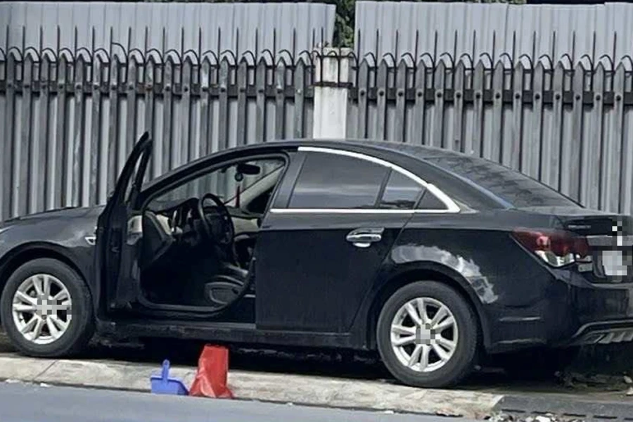 Phong tỏa hiện trường, điều tra thi thể đang phân hủy trong cốp xe tại TP HCM