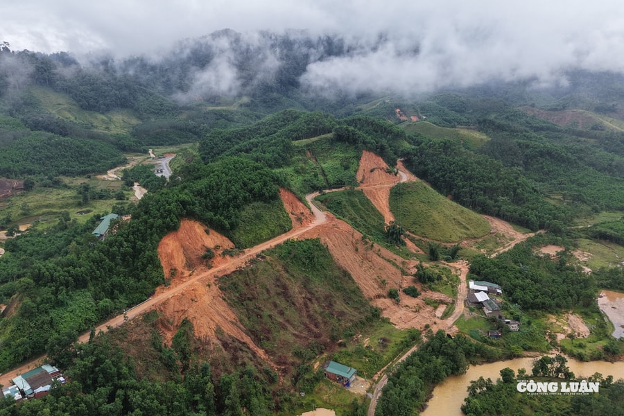 Hoàn lưu bão Kalmaegi ảnh hưởng lớn đến hạ tầng đường bộ