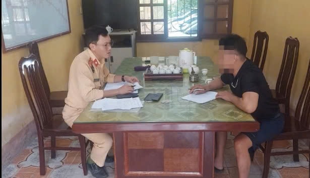 Hưng Yên: Xử phạt hành chính, trừ điểm GPLX đối với xe khách chạy ngược chiều trên Quốc lộ 39