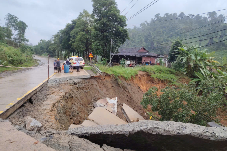 Mưa lũ lớn, còn 46 vị trí tắc đường tại khu vực Trung Bộ