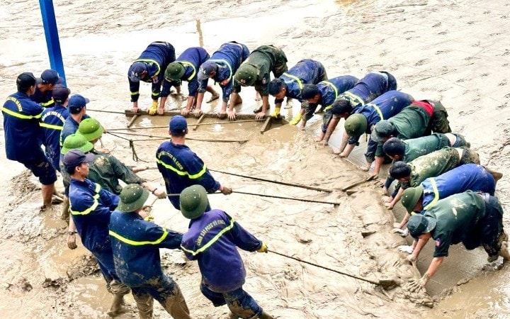 Khẩn trương khắc phục hậu quả thiên tai, sớm ổn định cuộc sống Nhân dân vùng lũ Trung Bộ