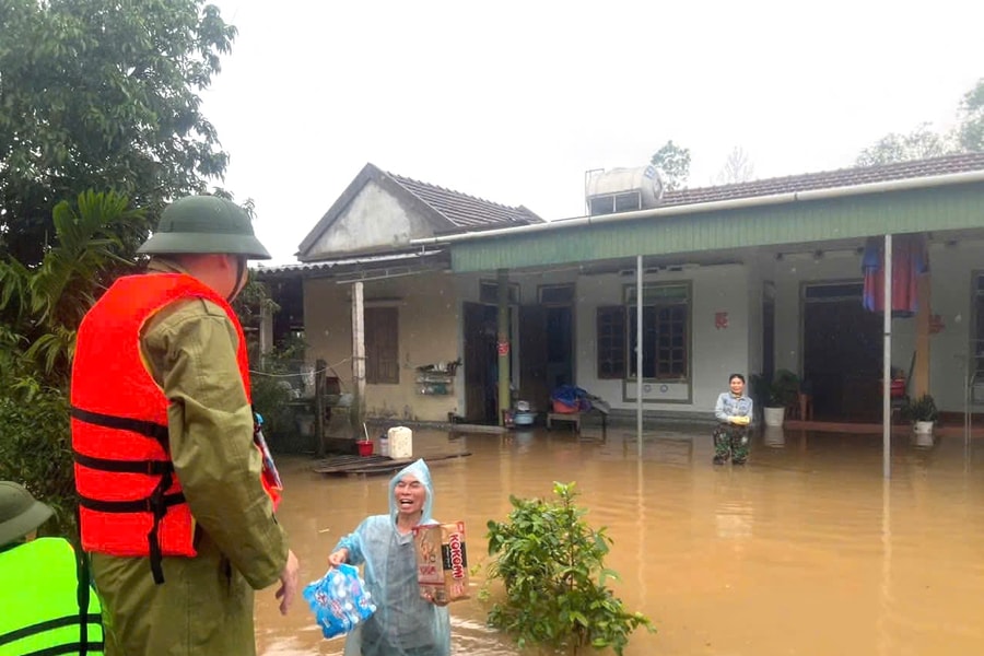 Hà Tĩnh: Hơn 5.000 hộ dân bị ngập, hàng nghìn người sơ tán do mưa lớn