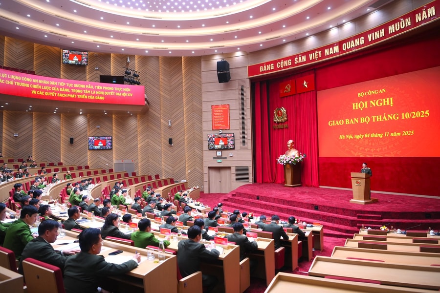 Bộ Công an phát động phong trào thi đua Ba nhất: "Kỷ luật nhất - Trung thành nhất - Gần dân nhất"